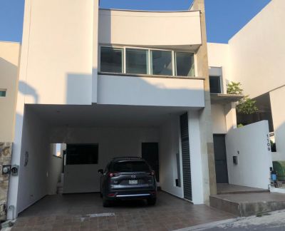 Casa en venta en Valle Oriente