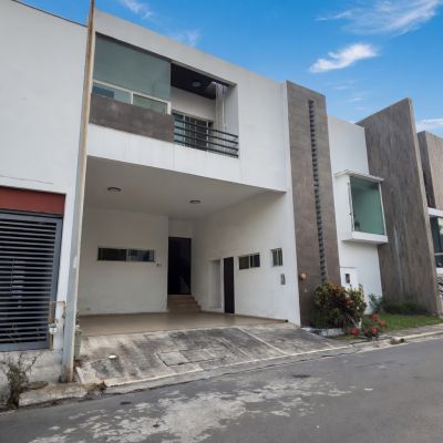 Casa en renta en Cumbres