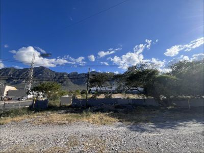 Terreno usos mixtos en renta en Santa Catarina