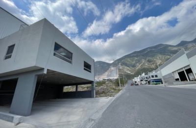 Bodegas y naves industriales en renta en Santa Catarina