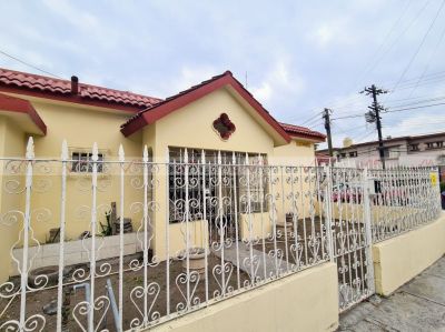 Casa uso comercial en renta en Cumbres