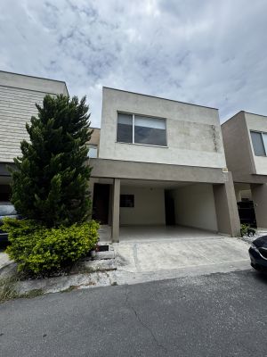 Casa en renta en Carretera Nacional